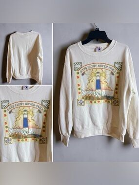 Christian Sweatshirt M Ivory God’s Light Never Fails Lighthouse Delta